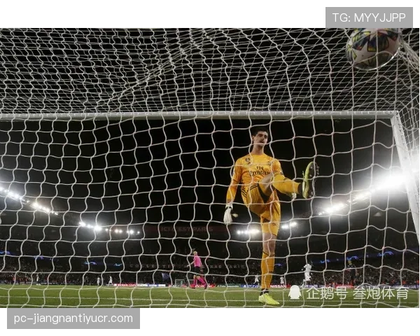 库尔图瓦与诺伊尔：传统门神与清道夫型门将角色定位对比分析